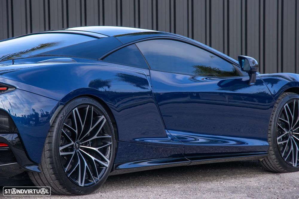 McLaren GT 4.0 Twin-Turbo V8 - 20