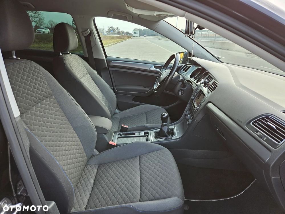 Volkswagen Golf - 21