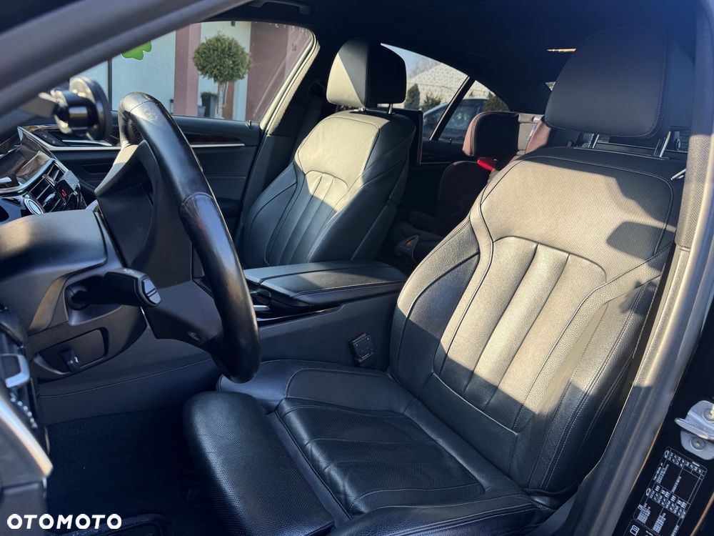 BMW Seria 5 530i xDrive Luxury Line sport - 12