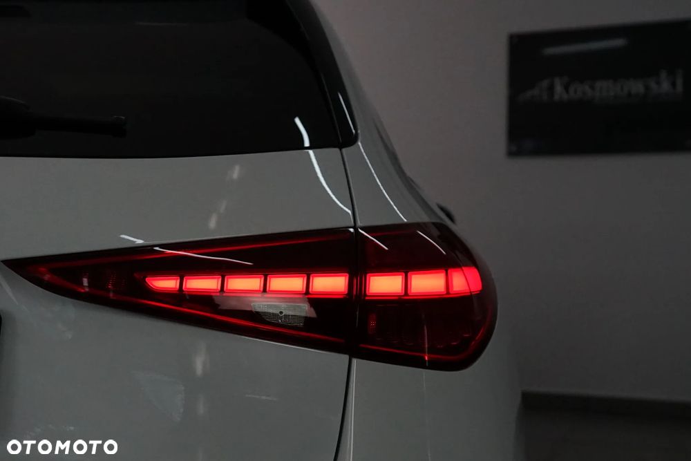 Mercedes-Benz Klasa C 300 4Matic T 9G-TRONIC AMG Line - 27