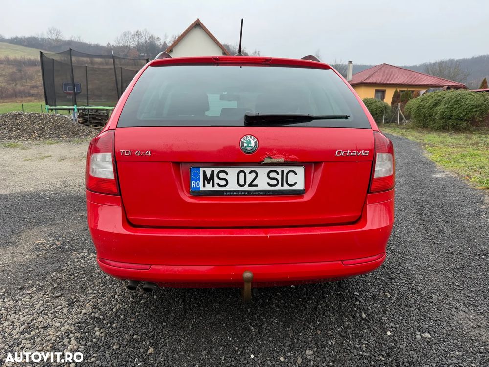 Skoda Octavia Combi 2.0 TDI DPF 4x4 Elegance - 4