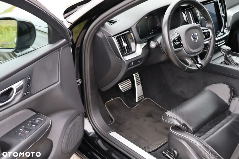 Volvo S60 T4 R-Design - 9