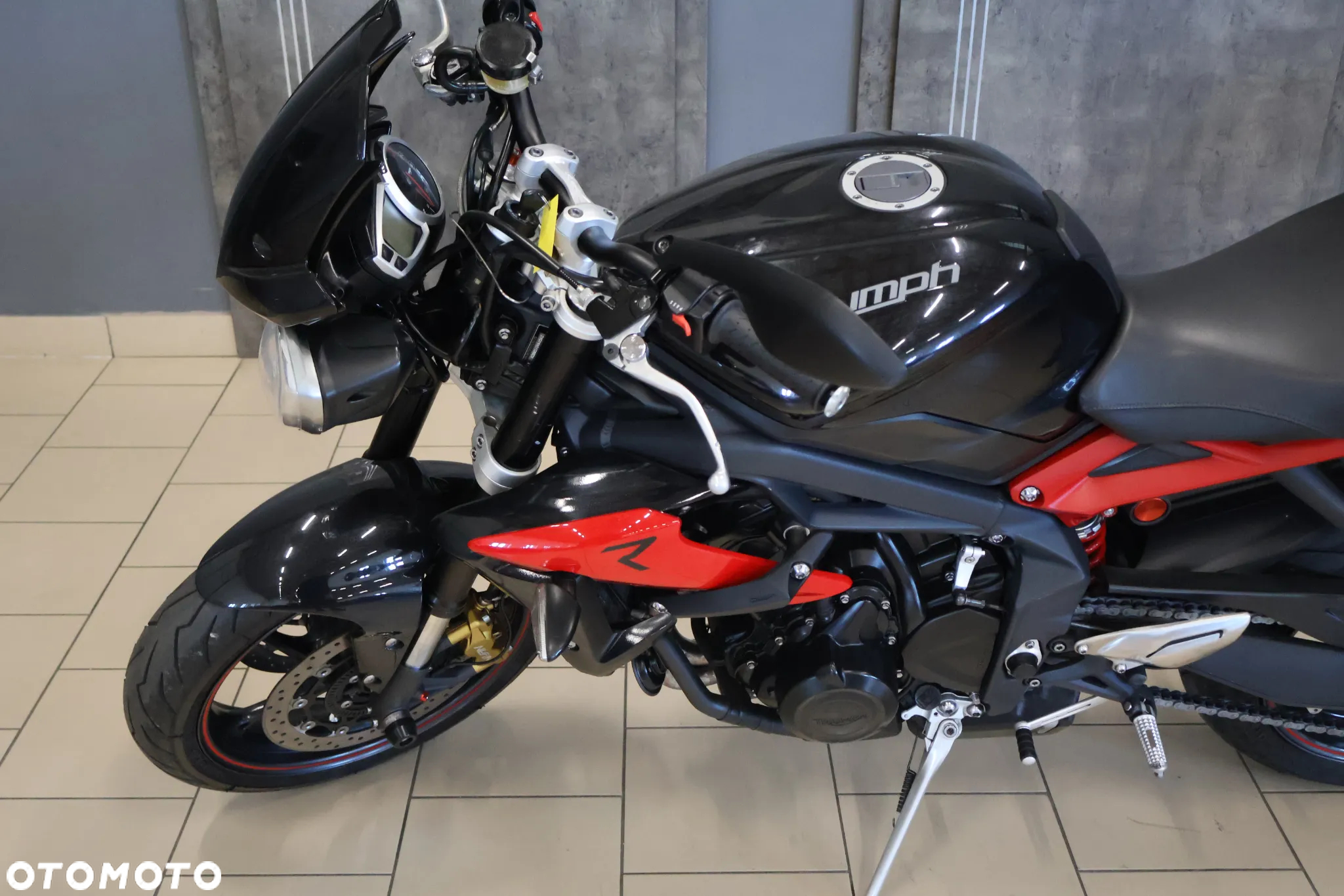 Triumph Street Triple - 18