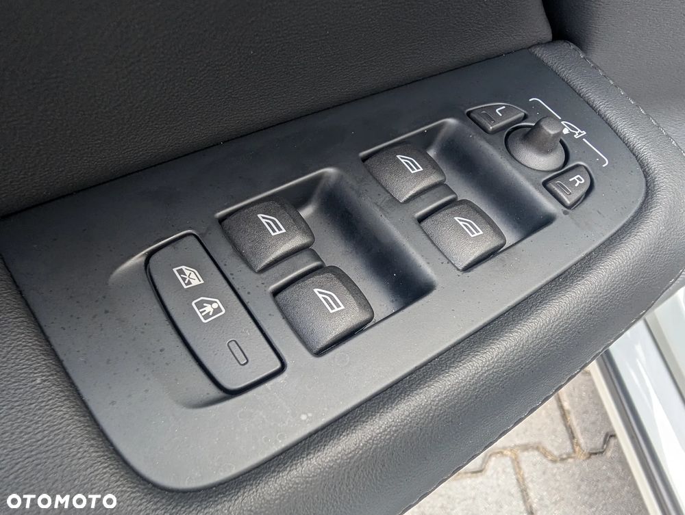 Volvo V60 B4 B DKG Plus Dark - 21