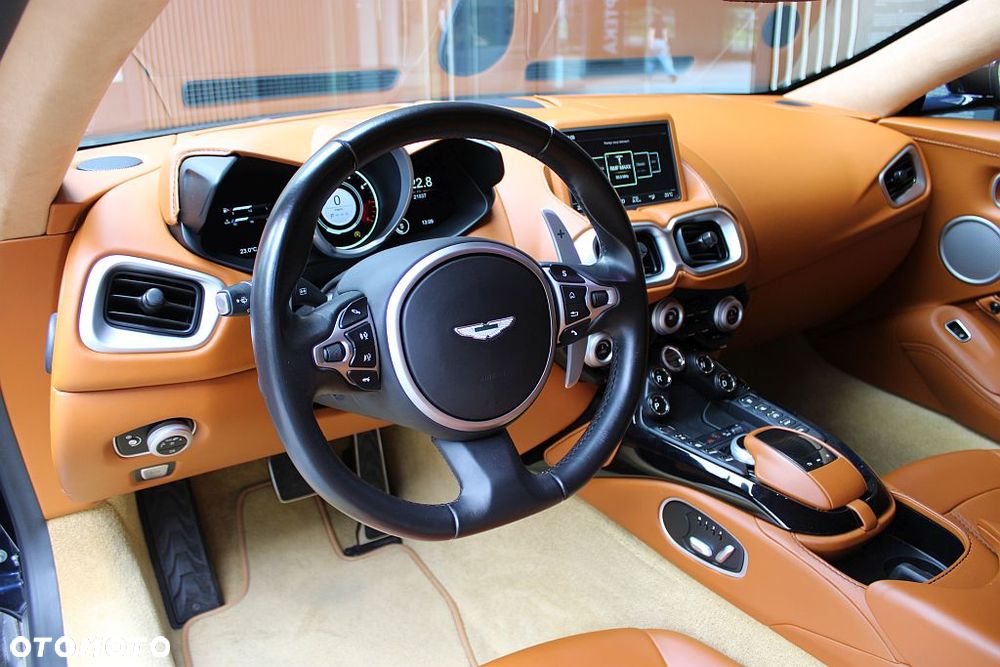 Aston Martin Vantage - 18
