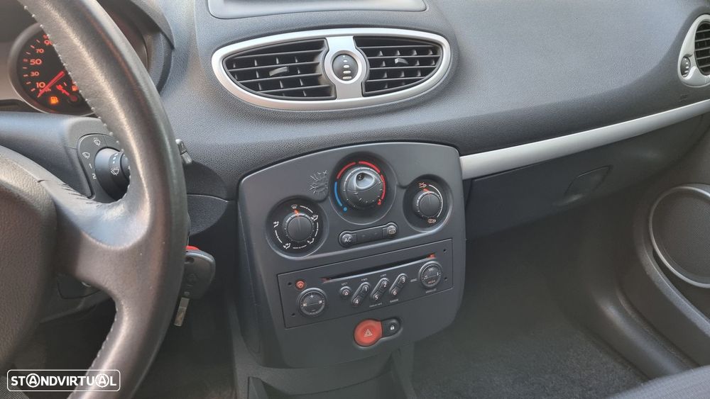 Renault Clio 1.2 16V Confort - 9