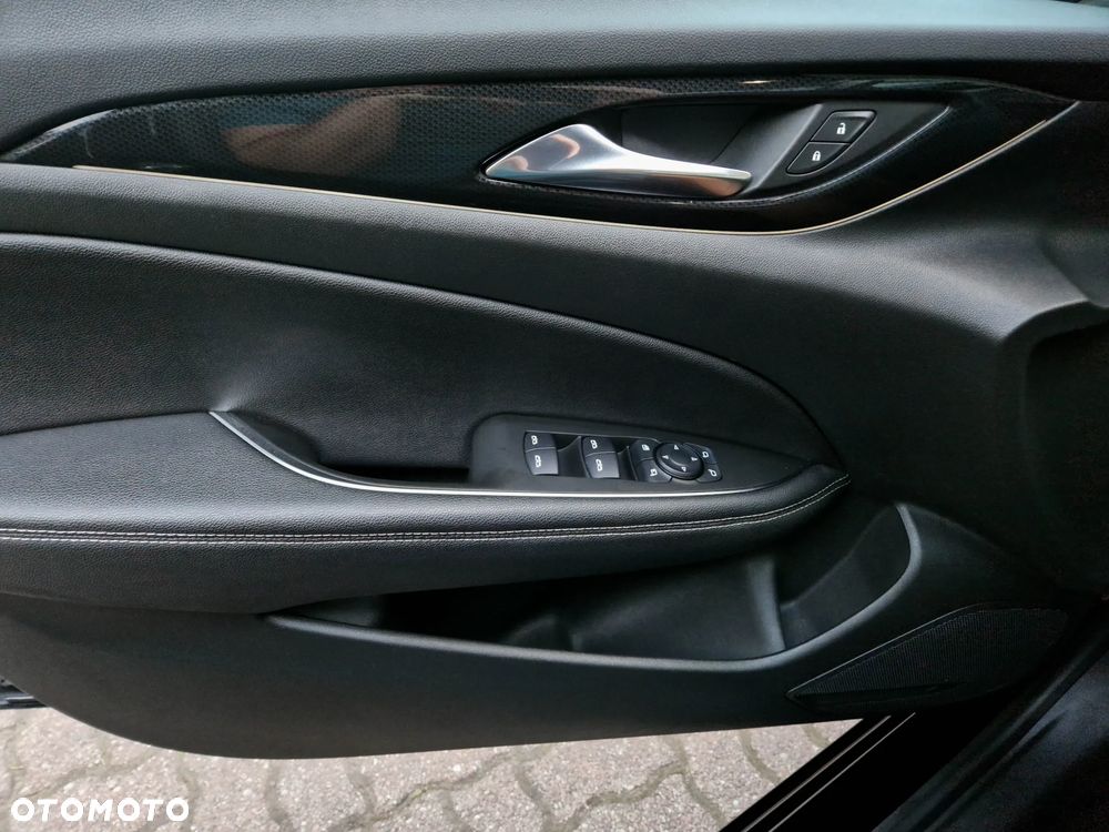Opel Insignia 2.0 T Business Elegance S&S - 10
