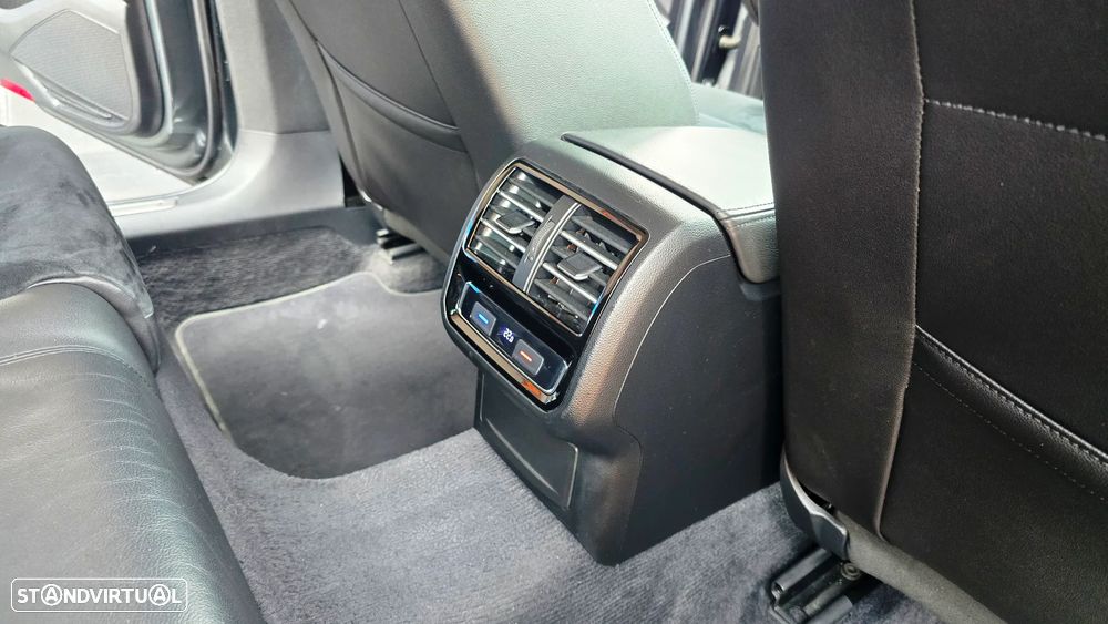 VW Passat 2.0 TDI Highline - 23