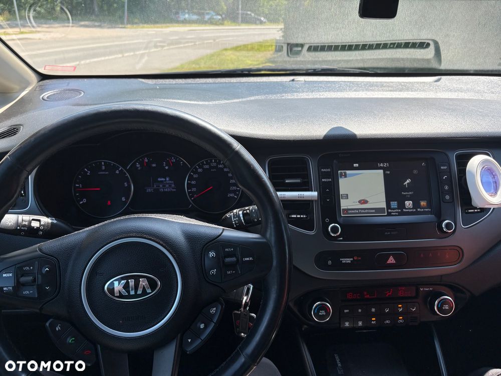 Kia Carens - 7