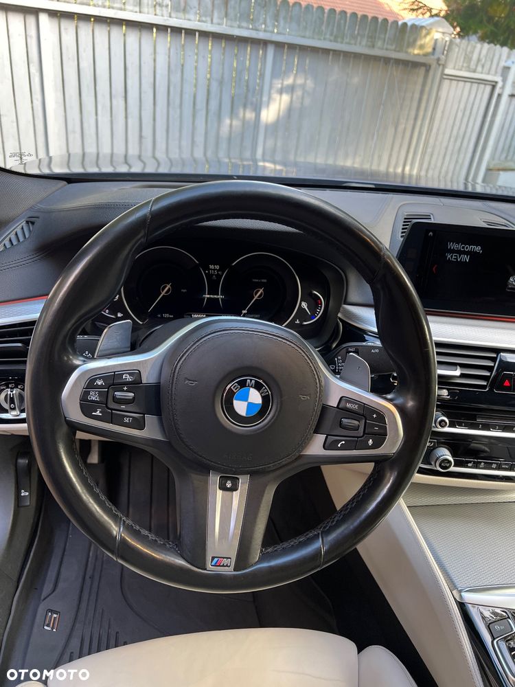 BMW Seria 5 M550i xDrive sport - 25