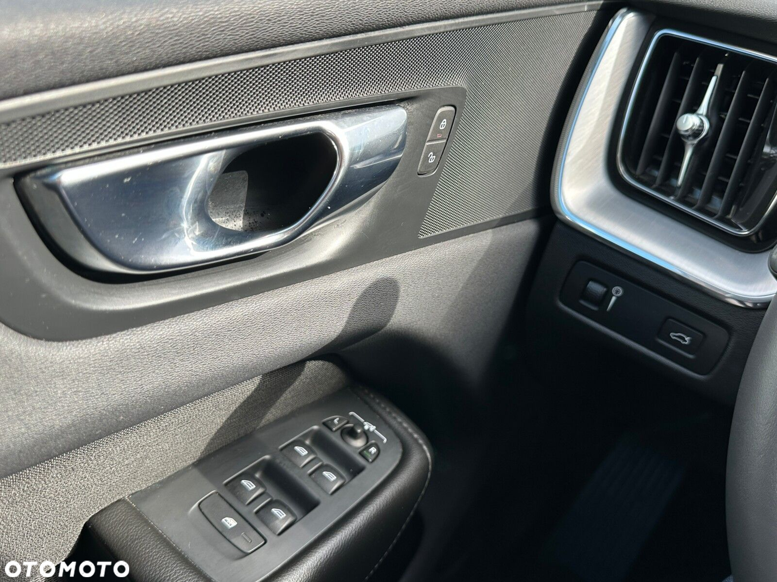 Volvo XC 60 T4 Momentum - 22