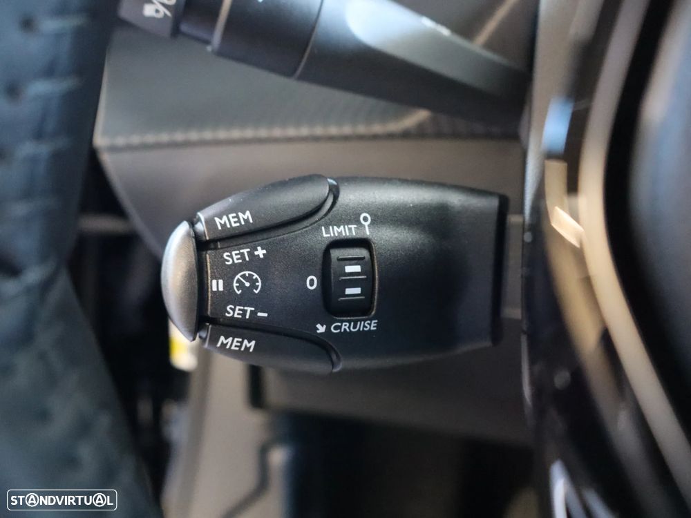 Peugeot 2008 1.2 PureTech Style - 25
