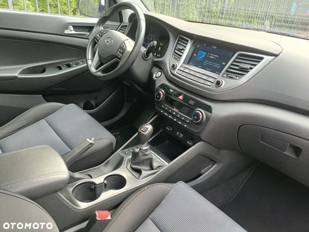 Hyundai Tucson 2.0 CRDI BlueDrive Style 2WD - 25