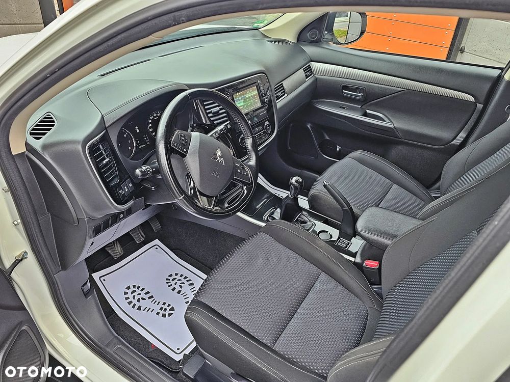 Mitsubishi Outlander 2.0 2WD Invite - 12