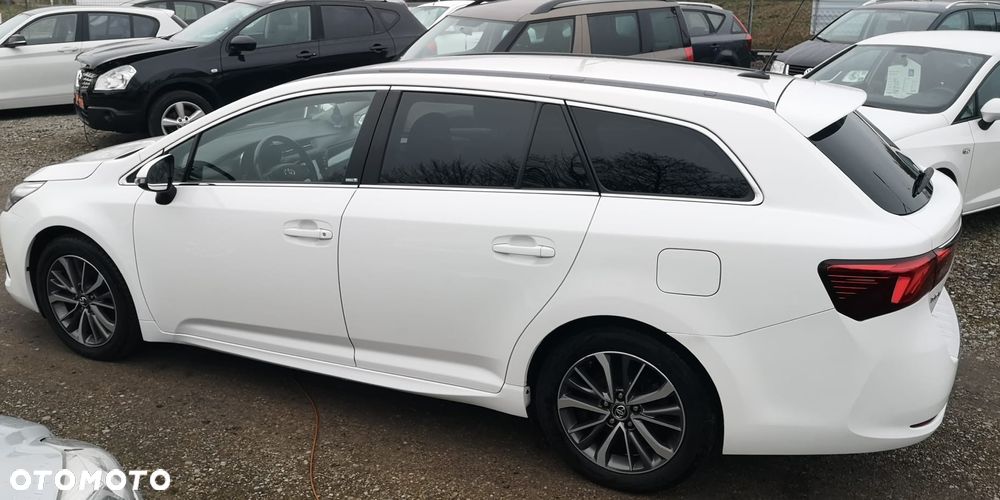 Toyota Avensis 2.0 D-4D Premium - 8