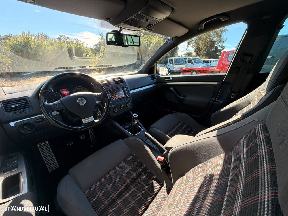 VW Golf - 33