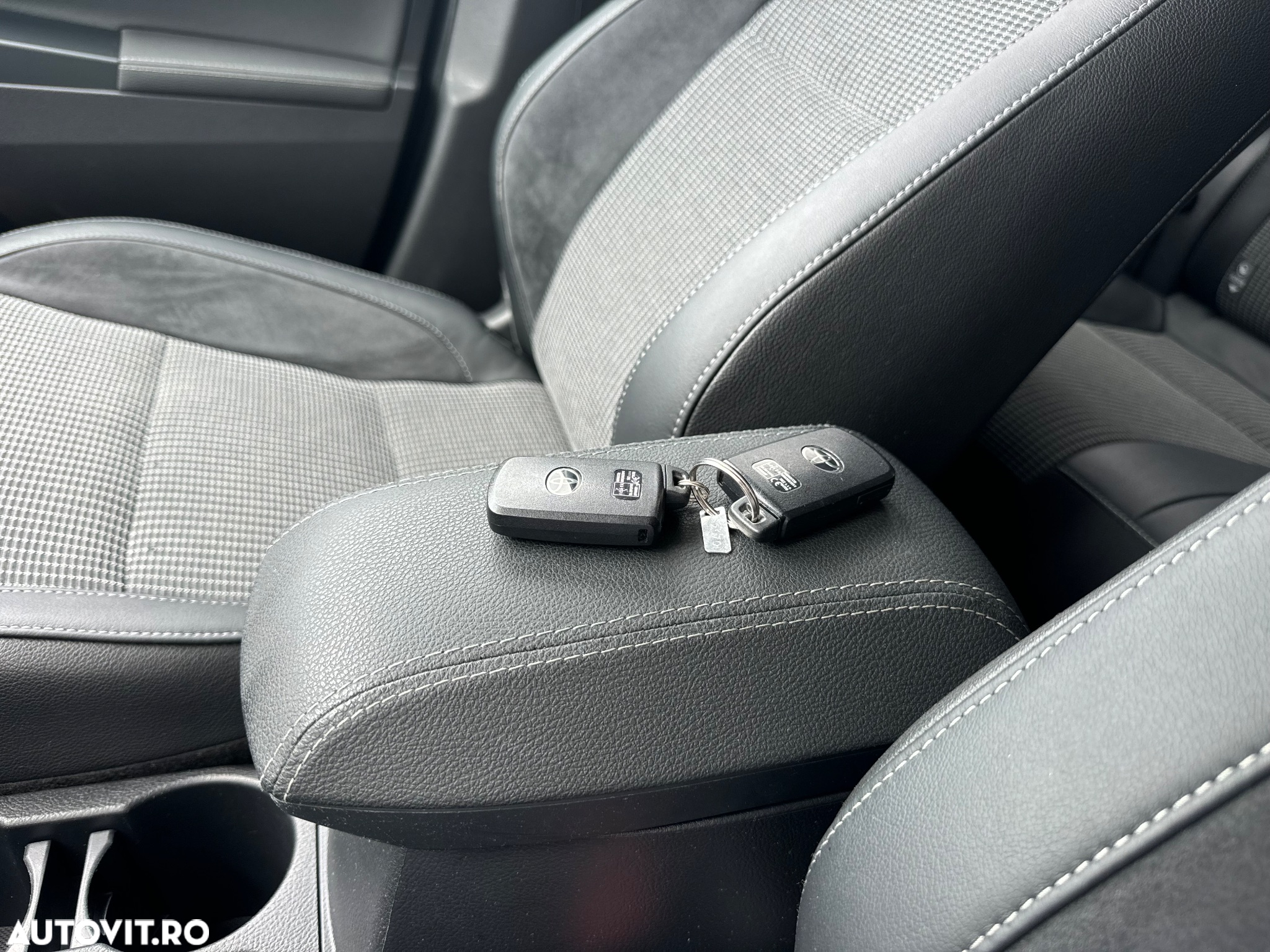 Toyota Auris 1.8 VVT-i Hybrid Automatik Design Edition - 22