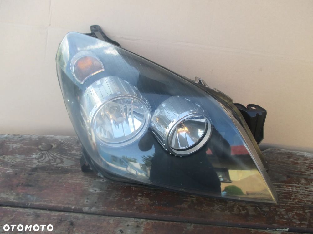 lampa prawa Opel Astra 3 H Hella Europa - 1
