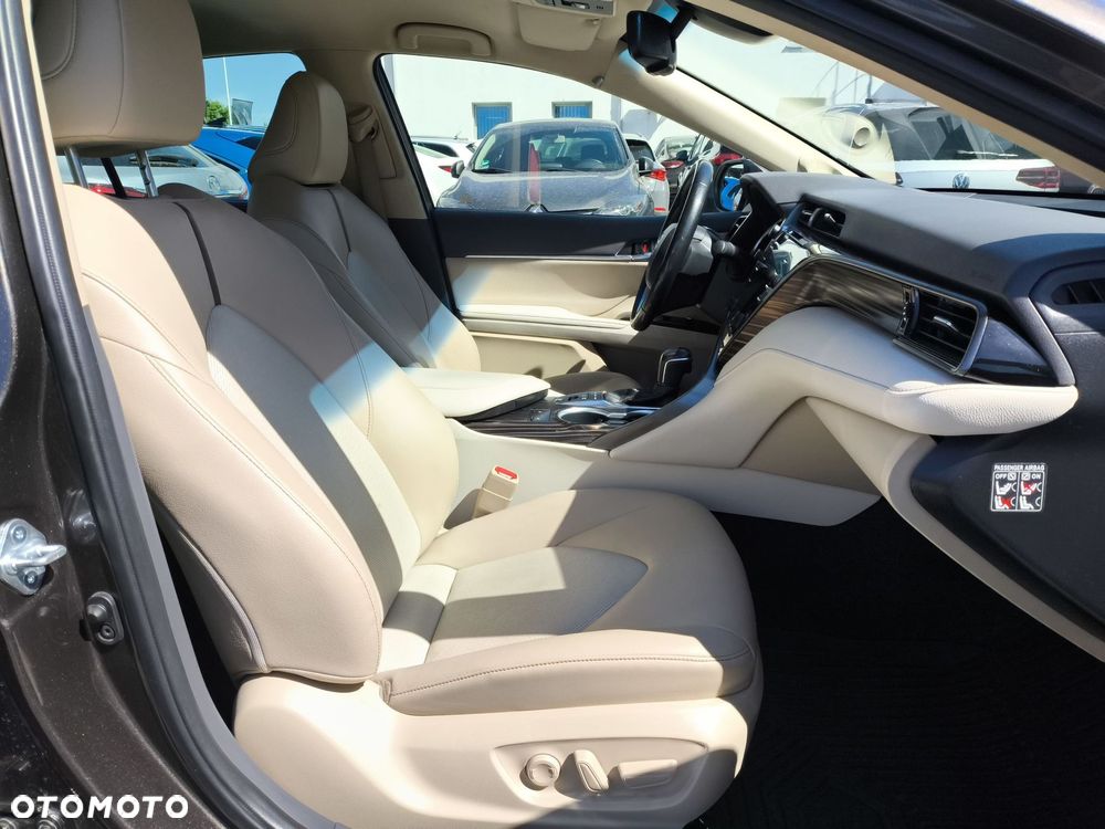 Toyota Camry 2.5 Hybrid Executive CVT - 11