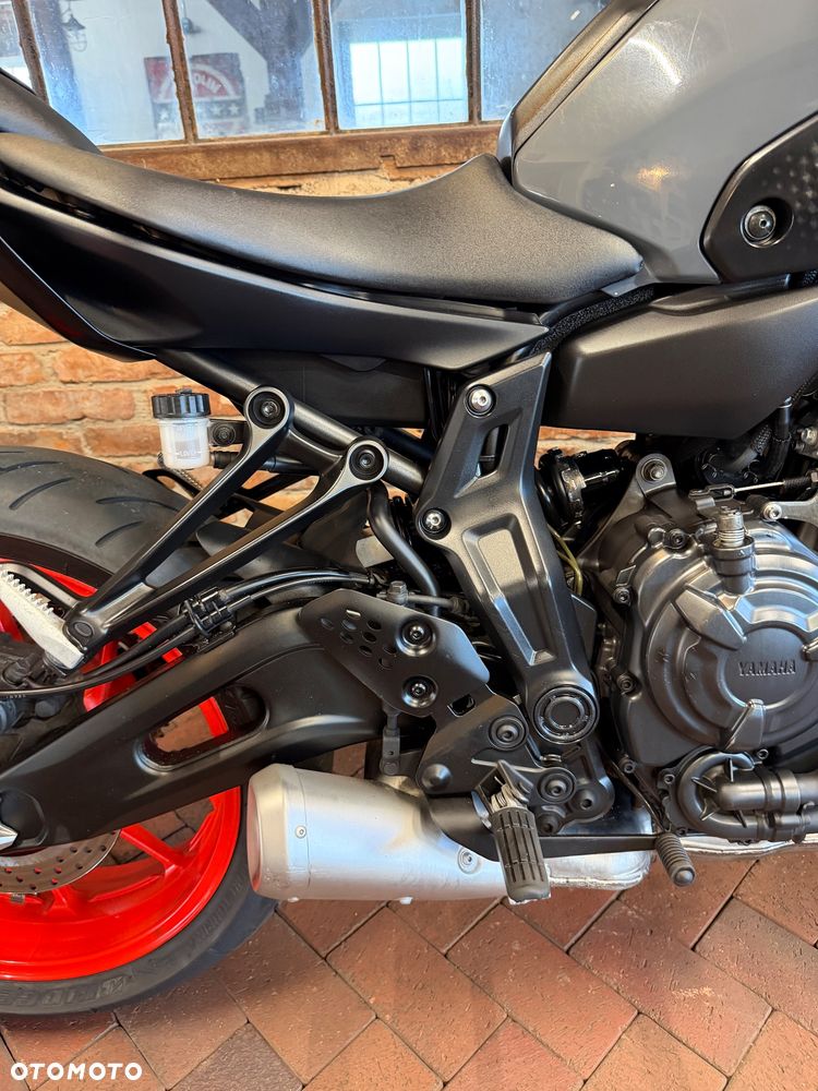 Yamaha MT - 24