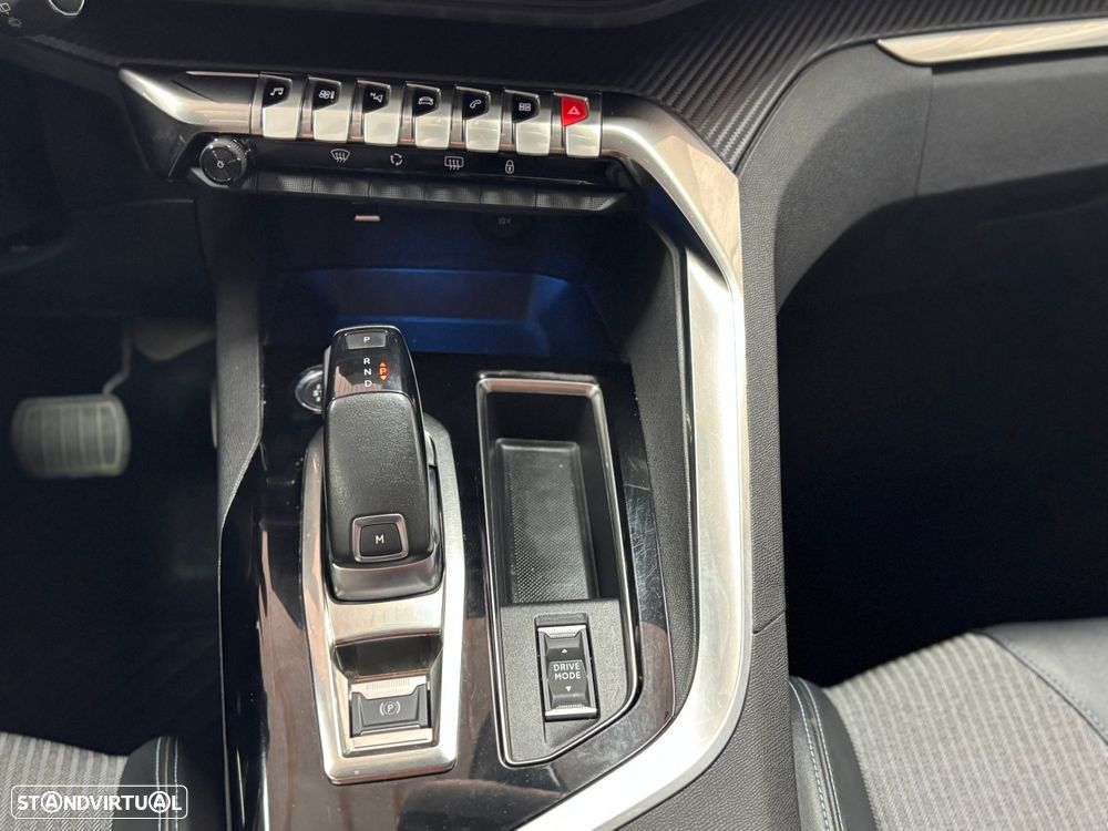 Peugeot 3008 1.5 BlueHDi Allure Pack EAT8 - 17