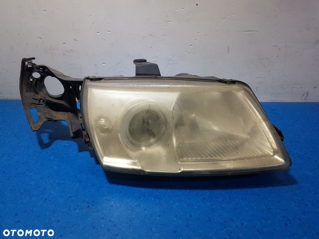 SAAB 95 REFLEKTOR XENON PRAWY - 1
