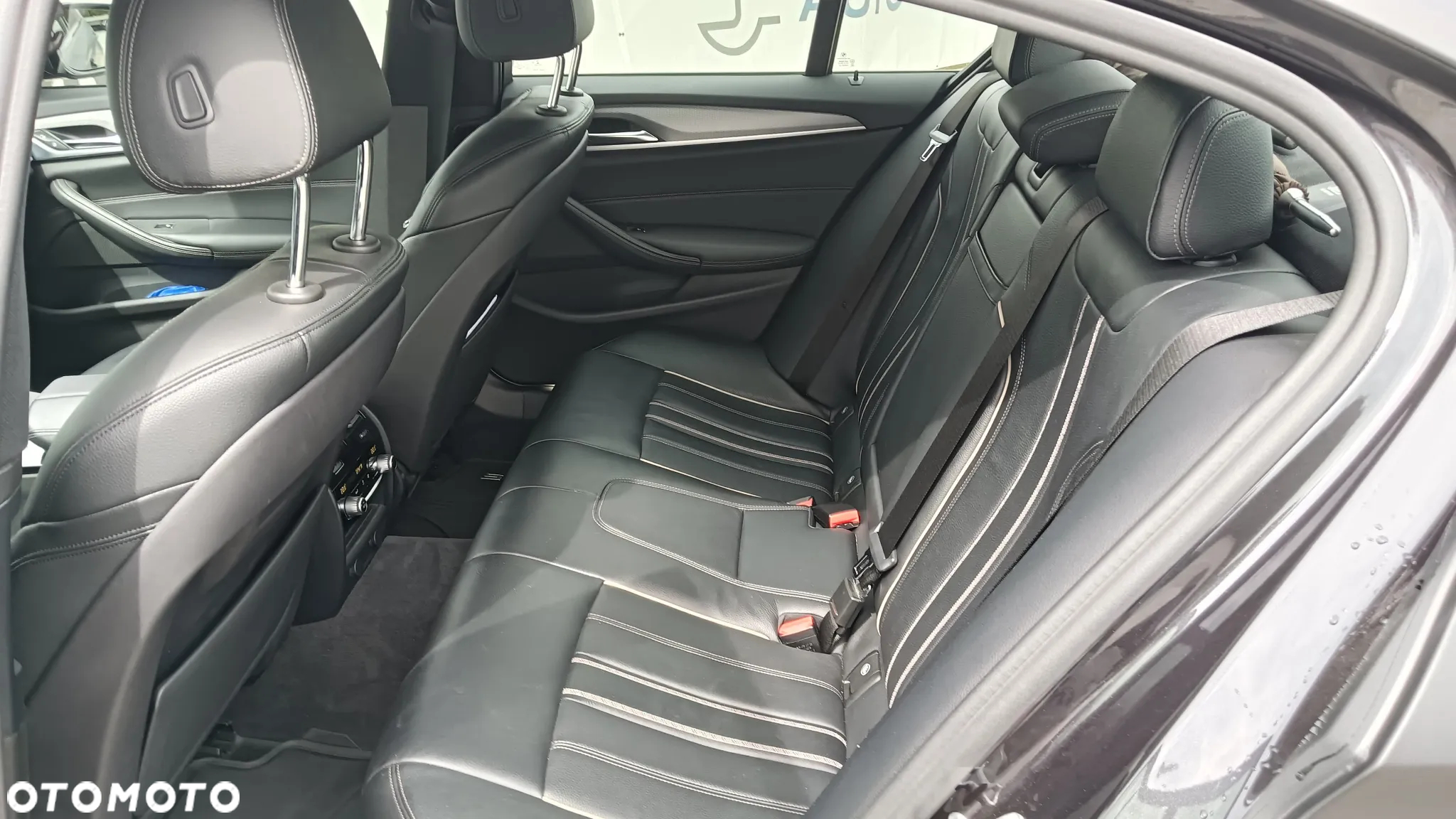 BMW Seria 5 530i xDrive - 14