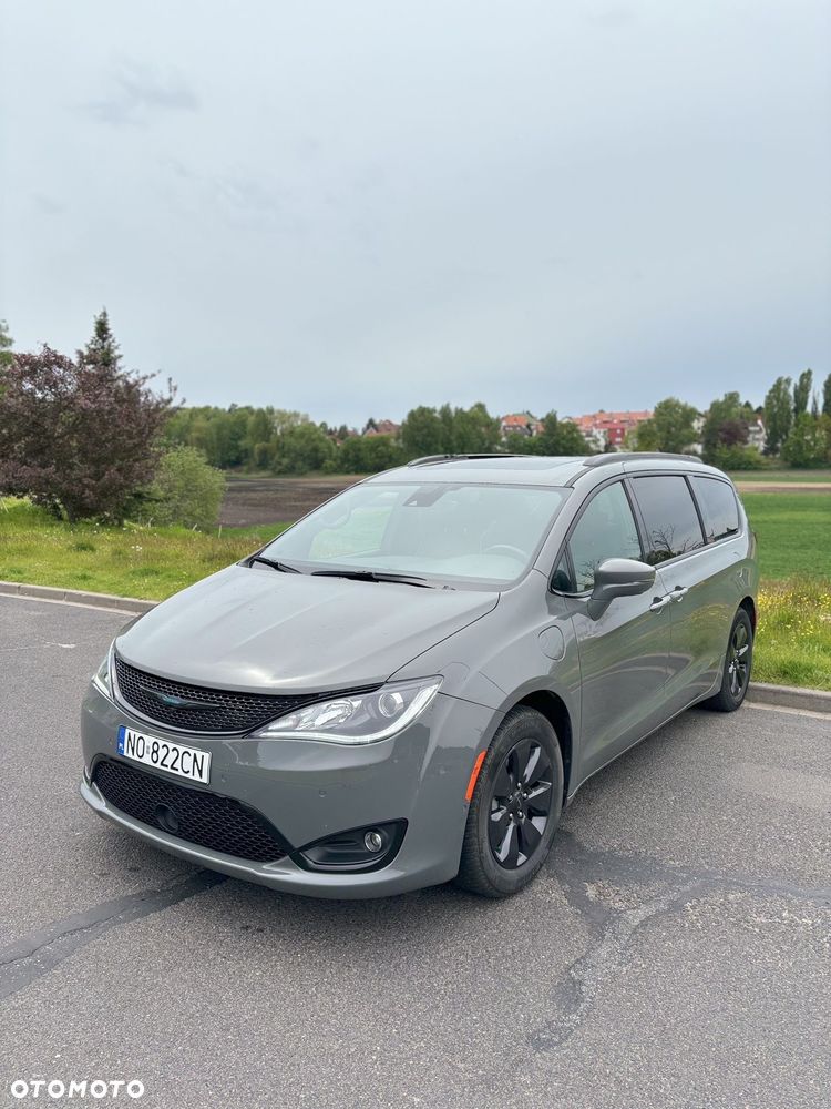 Chrysler Pacifica - 1