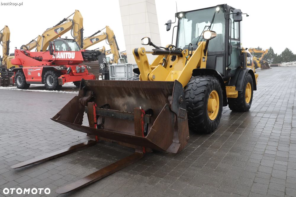 Caterpillar CAT 906M - 16