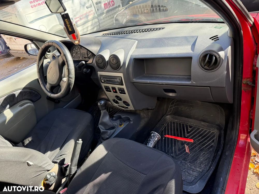 Dezmembrez Dacia Logan 1 rosu 1,4 MPI 2007 - 4