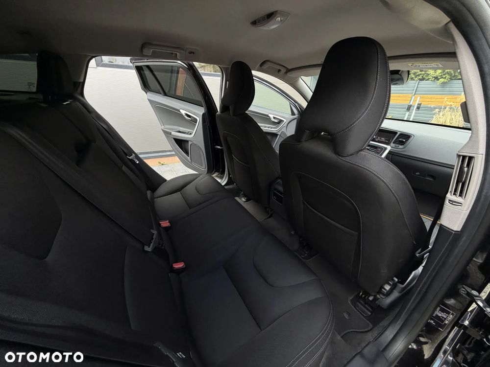 Volvo V60 D3 Geartronic Momentum Pro - 17
