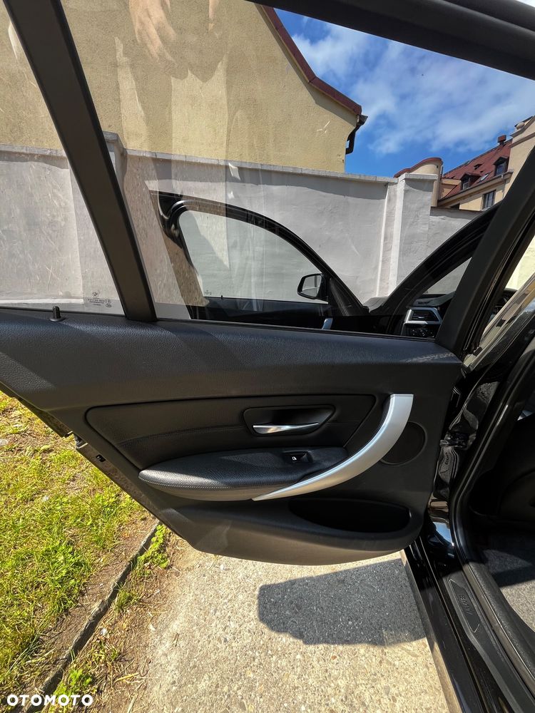 BMW Seria 3 318d - 40