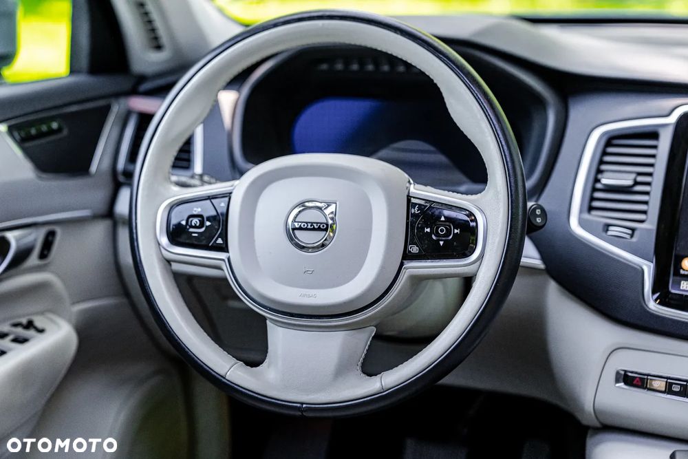 Volvo XC 90 - 9