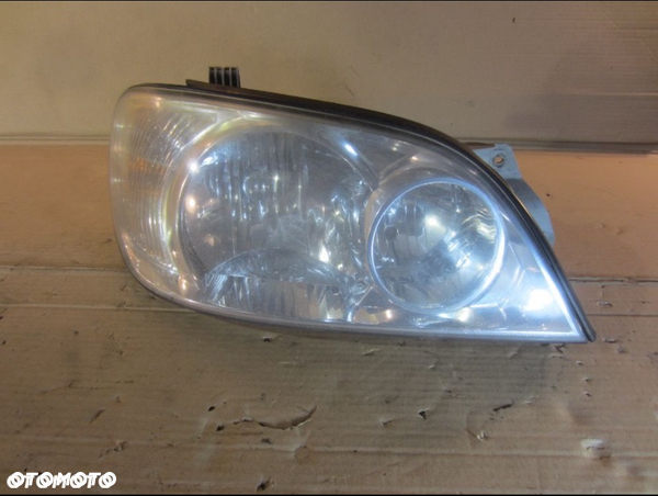 lampa przód prawa lub lewa kia carnival