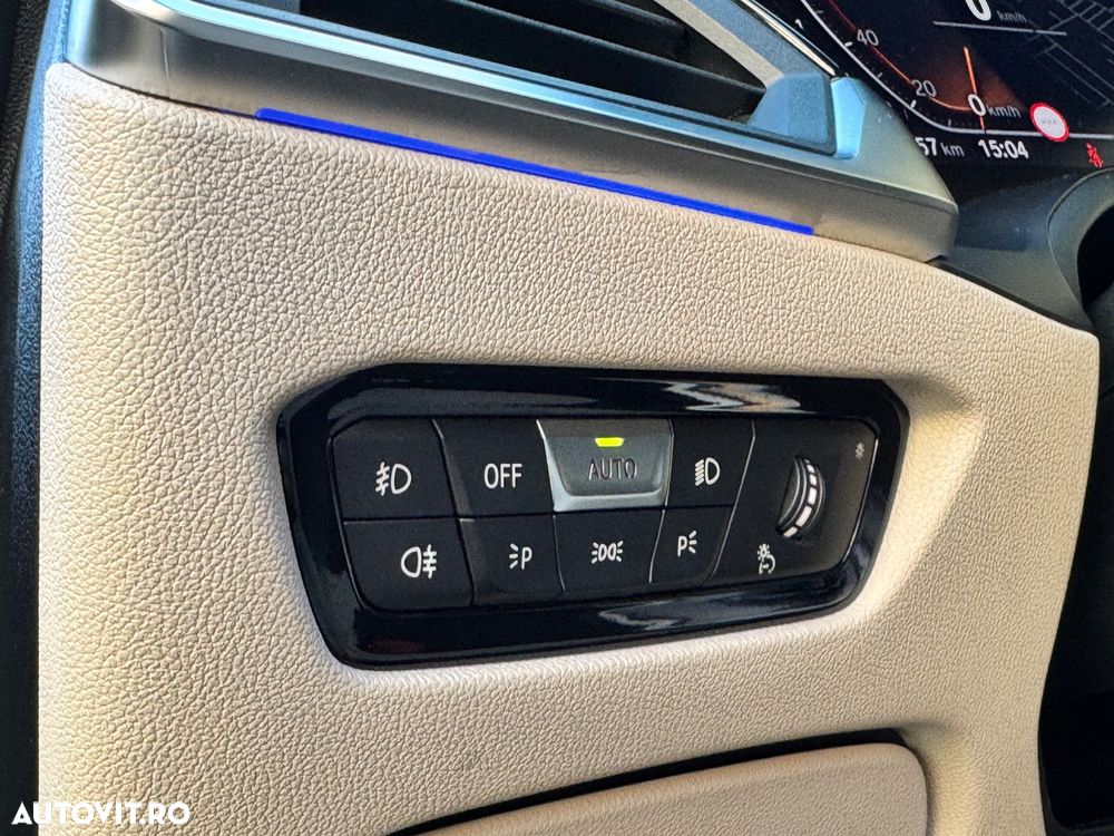 BMW Seria 3 320d xDrive AT MHEV - 12