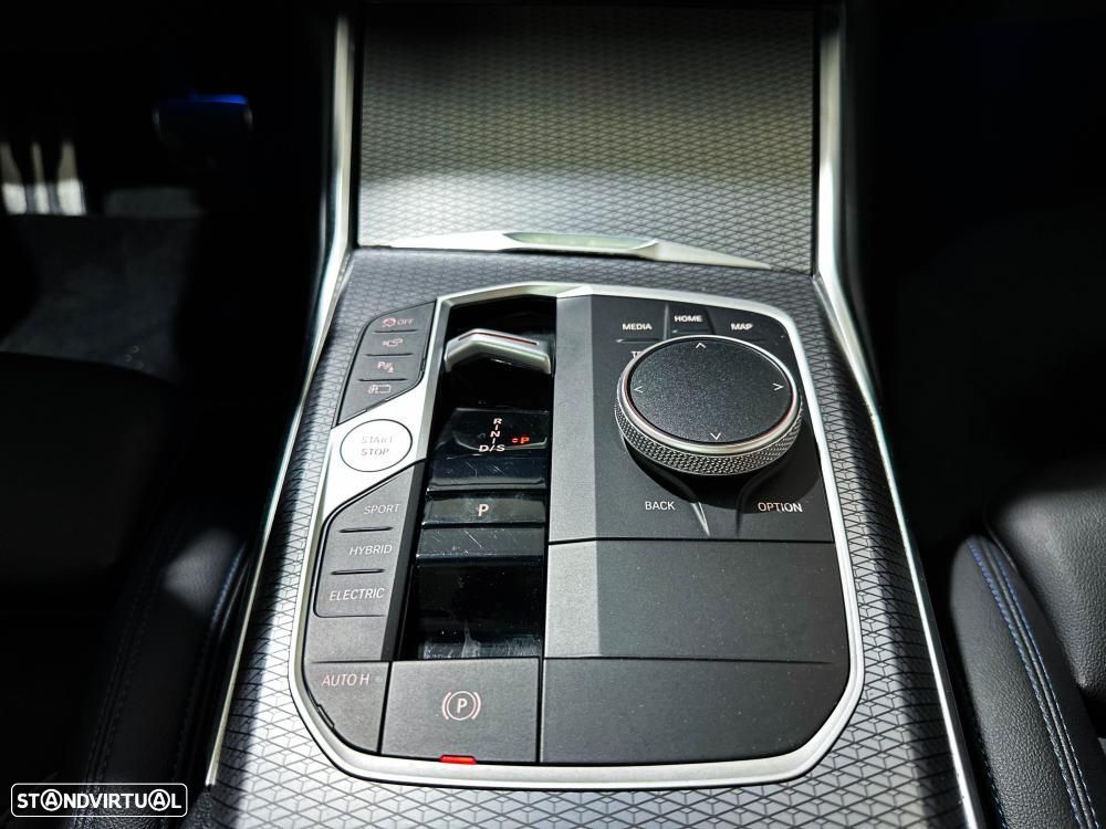BMW 330 e Pack 50 anos M Auto - 31