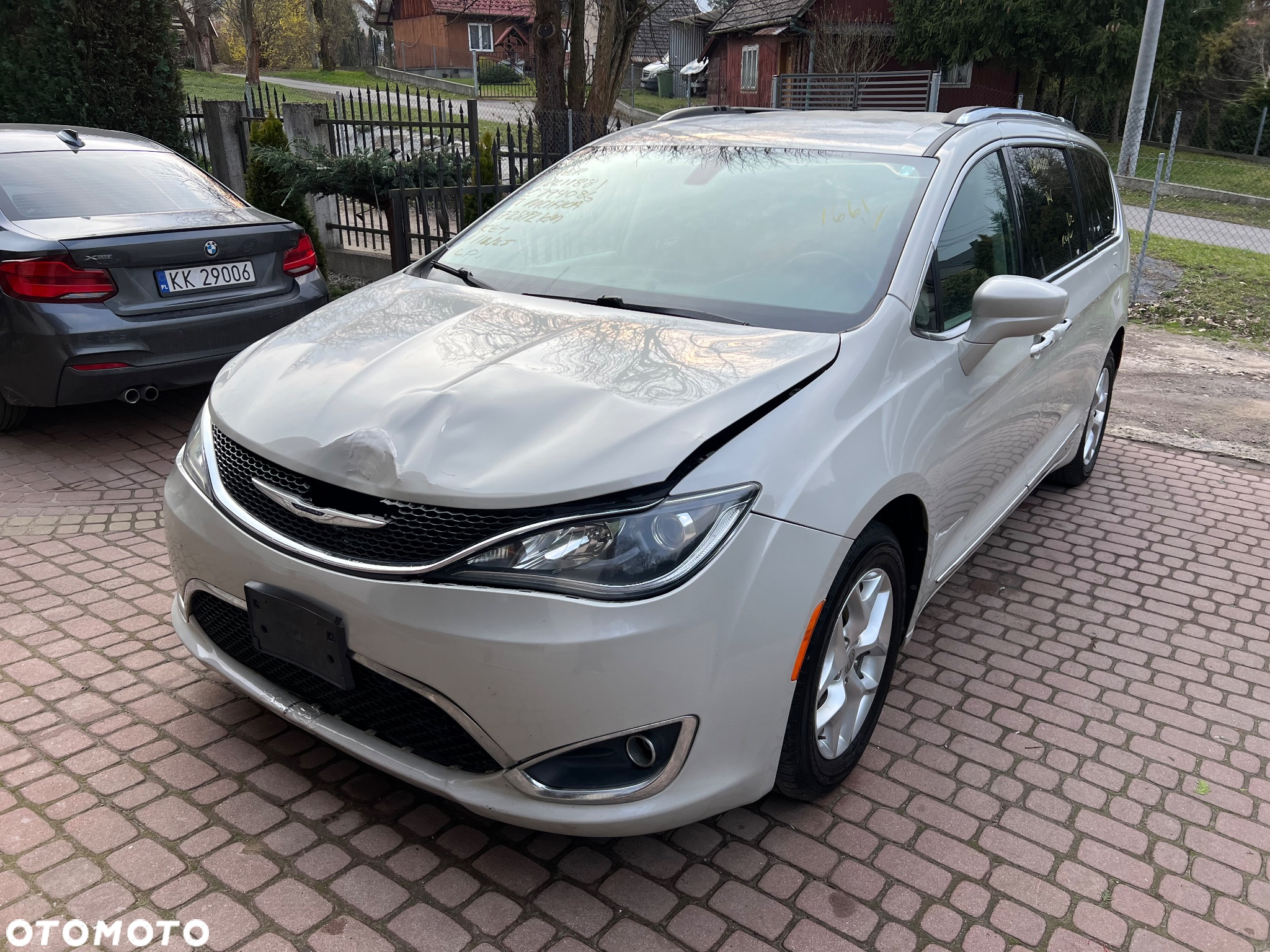 Chrysler Pacifica - 2