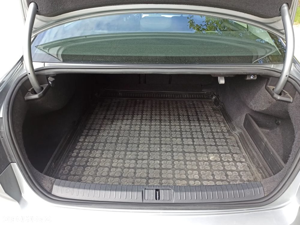 Volkswagen Passat 2.0 TDI SCR Comfortline - 14