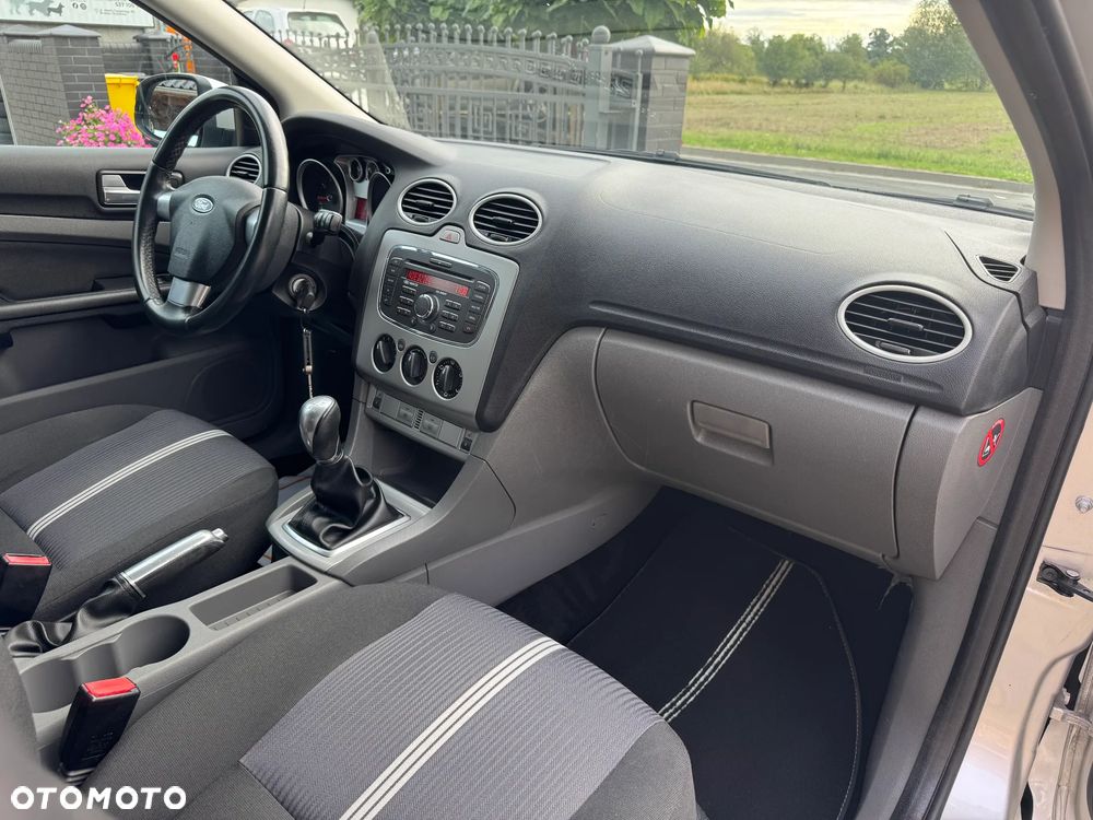 Ford Focus 1.6 Sport - 14