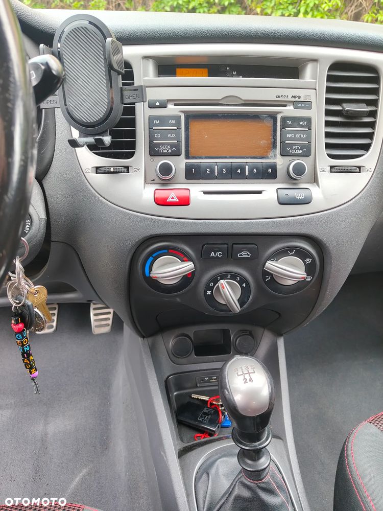 Kia Rio - 7