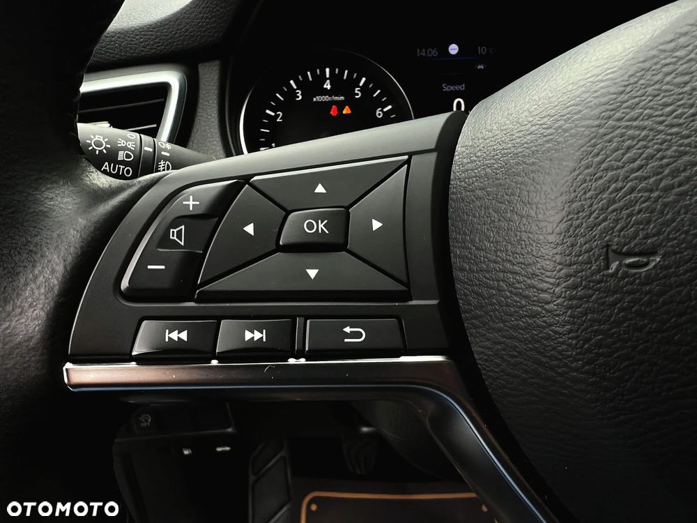 Nissan Qashqai 1.3 DIG-T N-Connecta EU6d - 25