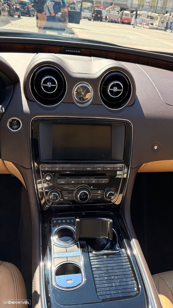 Jaguar XJ 3.0 D V6 LWB Premium Luxury - 11