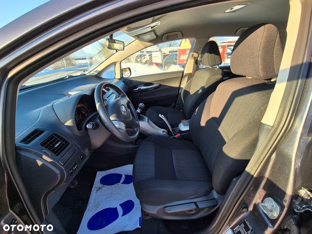 Toyota Auris 2.0 D-4D Sol - 19