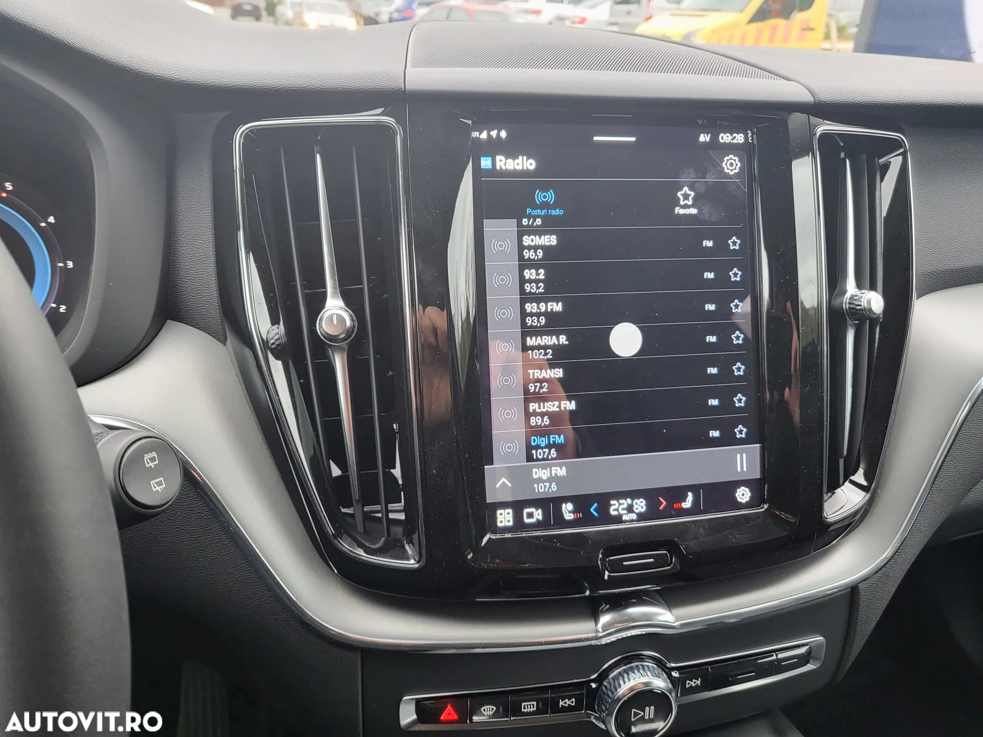 Volvo XC 60 B4 MHEV AT FWD Core - 28