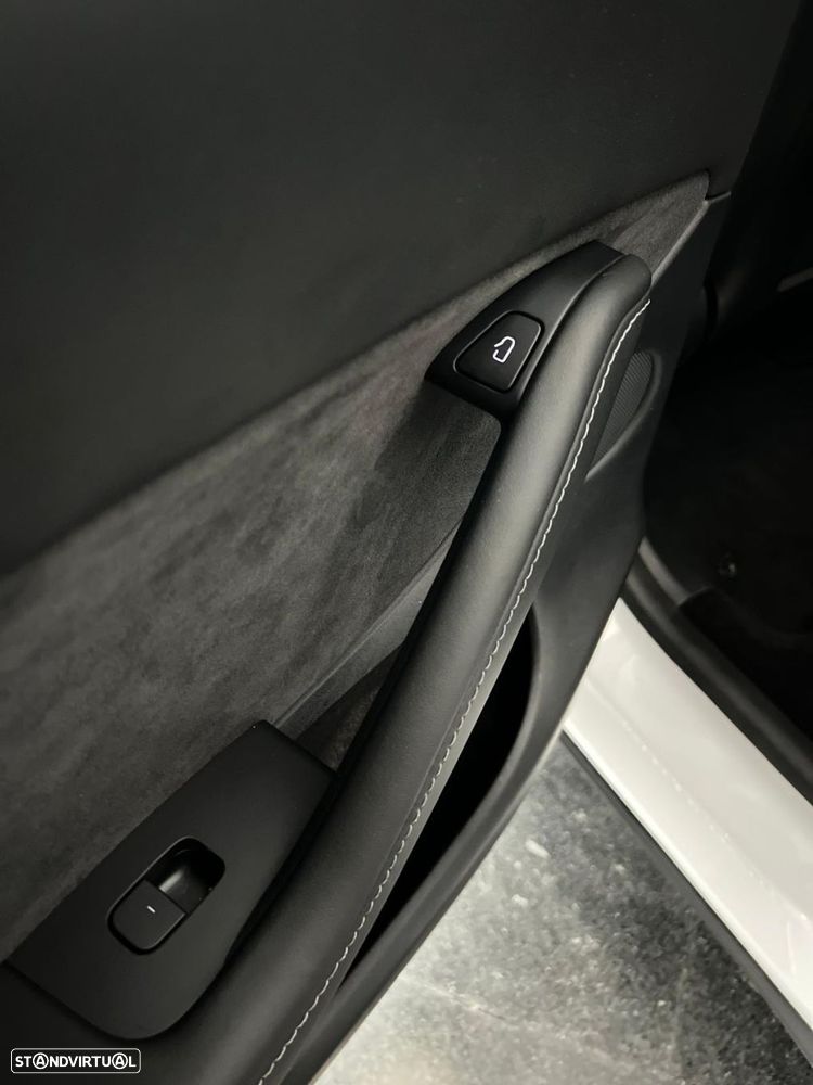Tesla Model Y Long Range Dual Motor AWD - 16