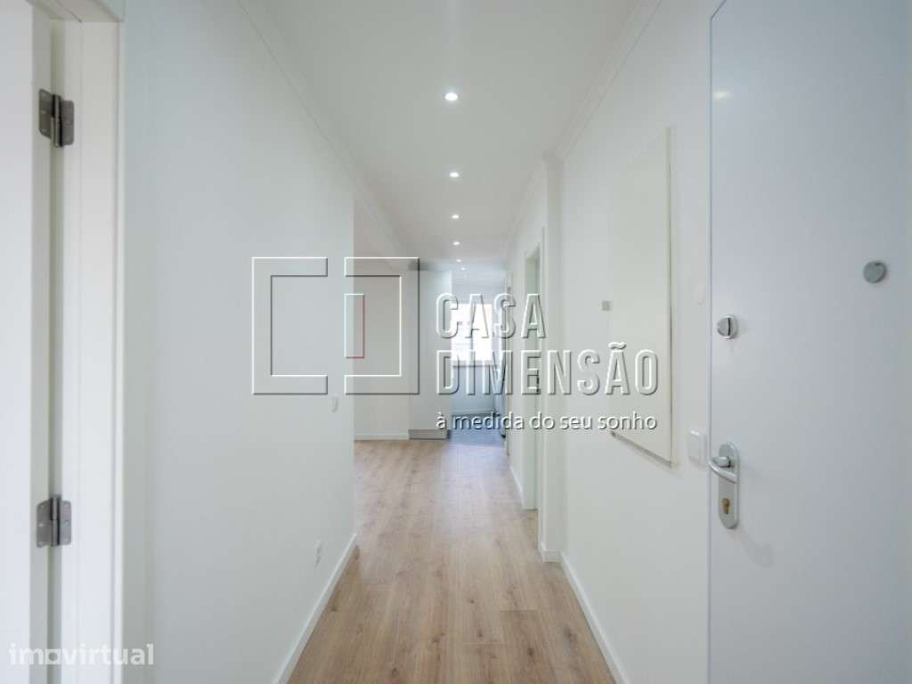 Apartamento de tipologia T3, totalmente remodelado, em Queluz!! - Grande imagem: 2/32