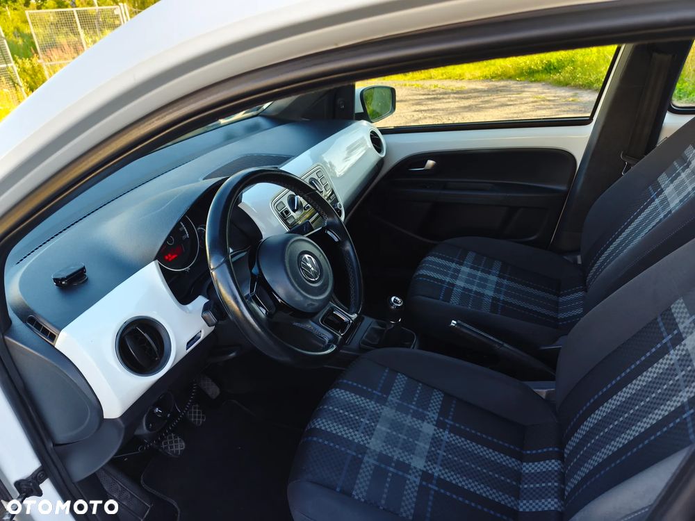 Volkswagen up! 1.0 high - 12