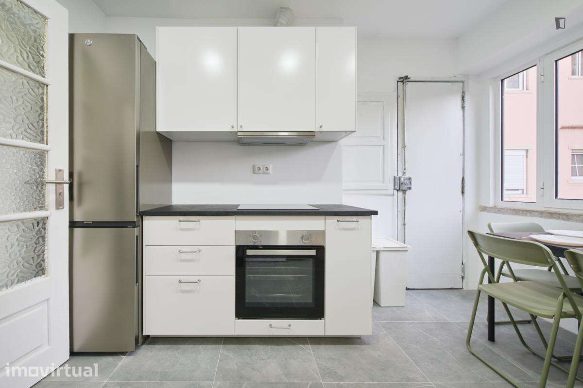 Quarto - localizado em Roma-Areeiro Lisbon - Grande imagem: 2/27