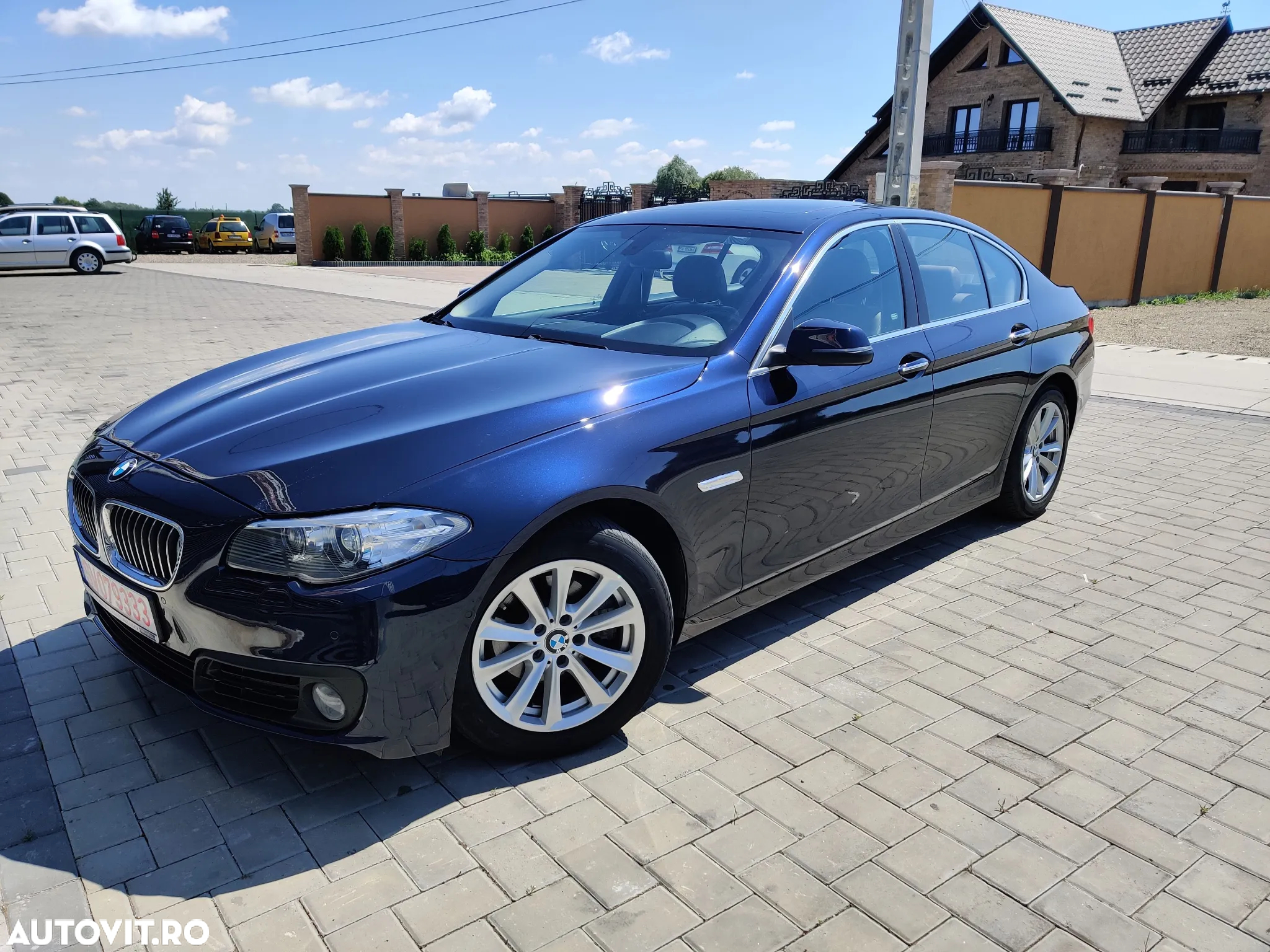 BMW Seria 5 528i xDrive AT - 15