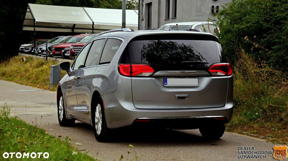 Chrysler Pacifica - 7